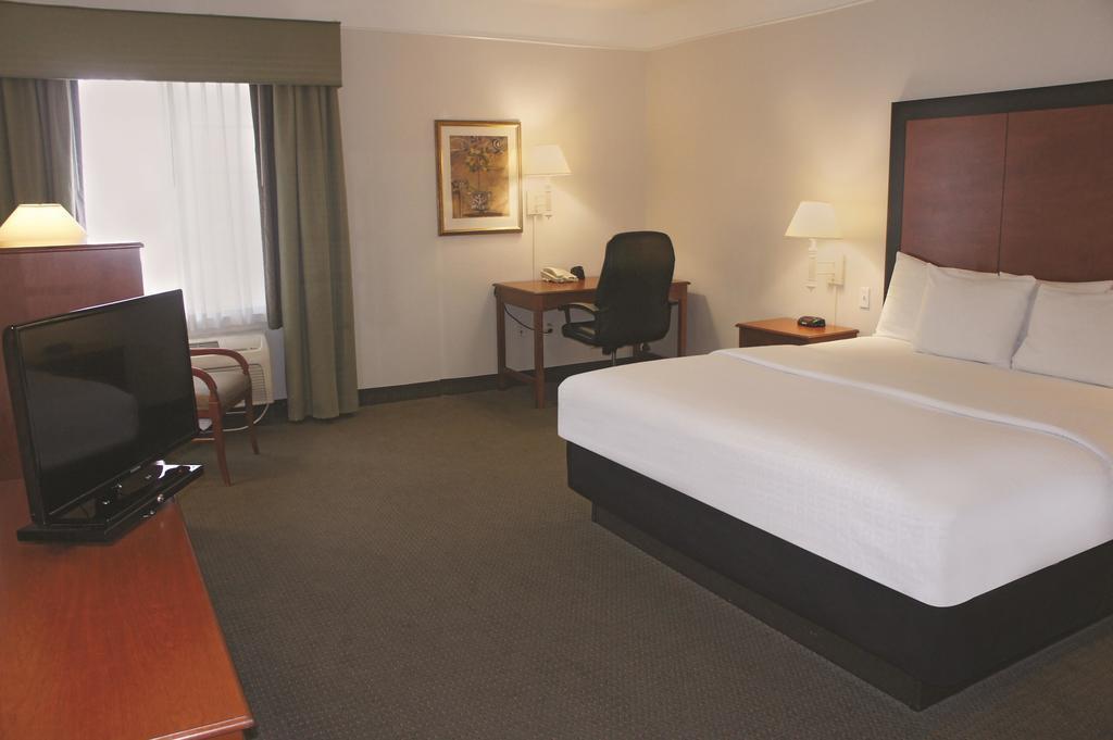 מלון La Quinta By Wyndham Visalia/Sequoia Gateway מראה חיצוני תמונה